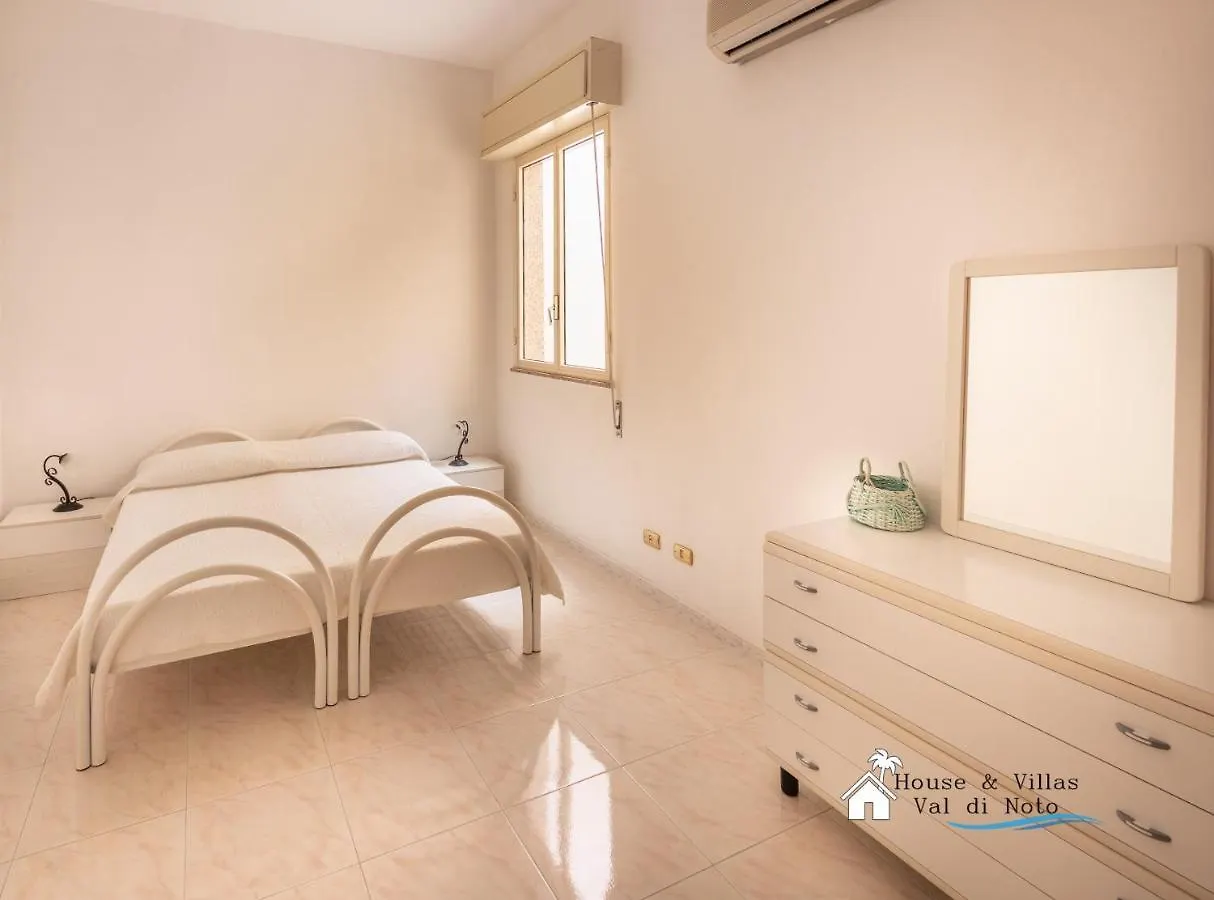 Апартаменты Sunny House Авола 0*,  Италия